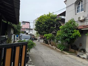 Rumah Rapi  Bersih Di Bulevar Hijau Bekasi Kota