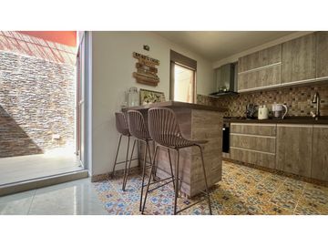 VENTA DE HERMOSA CASA MEDIANERA REMODELADA BARRIO LA VILLA PEREIRA