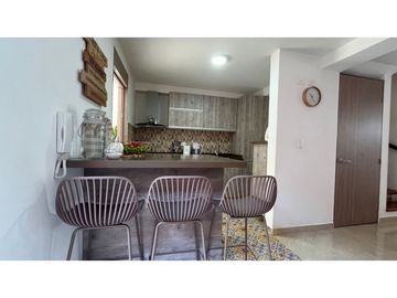 VENTA DE HERMOSA CASA MEDIANERA REMODELADA BARRIO LA VILLA PEREIRA