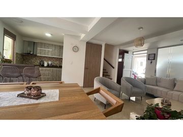 VENTA DE HERMOSA CASA MEDIANERA REMODELADA BARRIO LA VILLA PEREIRA