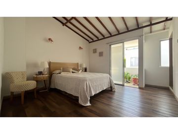 VENTA DE HERMOSA CASA MEDIANERA REMODELADA BARRIO LA VILLA PEREIRA