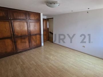 LINDA CASA EN LA AURORA MIRAFLORES