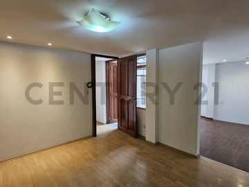 LINDA CASA EN LA AURORA MIRAFLORES