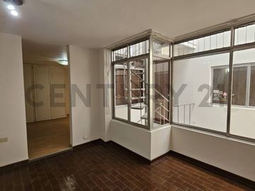 LINDA CASA EN LA AURORA MIRAFLORES