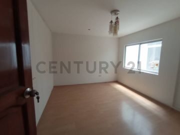 LINDA CASA EN LA AURORA MIRAFLORES