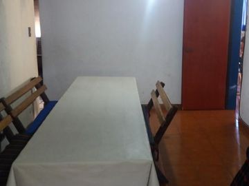 CHALET CON 3 DORMITORIOS (1 CON BAÑO EN SUITE) .