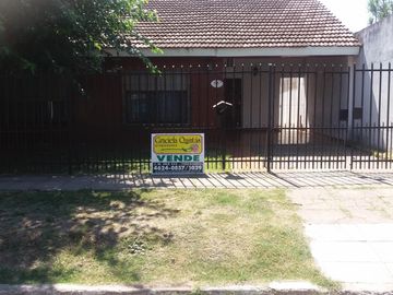 CHALET CON 3 DORMITORIOS (1 CON BAÑO EN SUITE) .