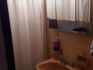 CHALET CON 3 DORMITORIOS (1 CON BAÑO EN SUITE) .