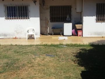 CHALET CON 3 DORMITORIOS (1 CON BAÑO EN SUITE) .