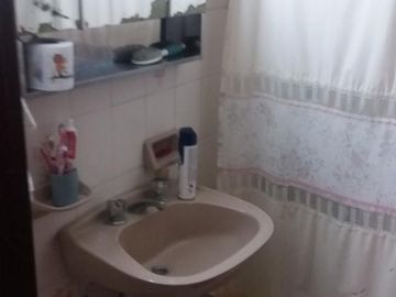 CHALET CON 3 DORMITORIOS (1 CON BAÑO EN SUITE) .