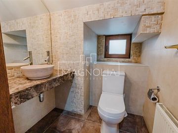 Casa en venta de 5 dorm. en Lo Barnechea