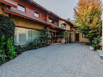 Casa en venta de 5 dorm. en Lo Barnechea