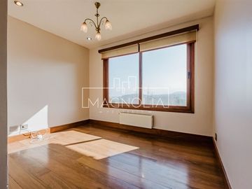 Casa en venta de 5 dorm. en Lo Barnechea