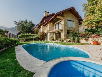 Casa en venta de 5 dorm. en Lo Barnechea