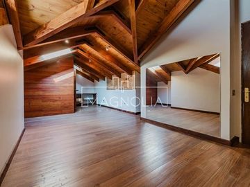 Casa en venta de 5 dorm. en Lo Barnechea