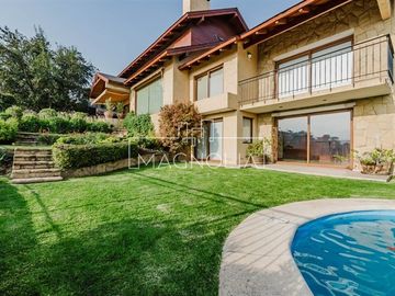 Casa en venta de 5 dorm. en Lo Barnechea