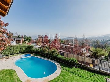 Casa en venta de 5 dorm. en Lo Barnechea