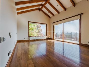 Casa en venta de 5 dorm. en Lo Barnechea