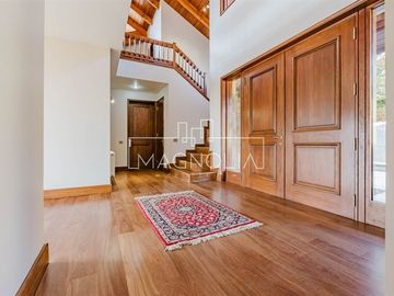 Casa en venta de 5 dorm. en Lo Barnechea
