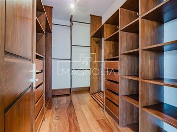 Casa en venta de 5 dorm. en Lo Barnechea