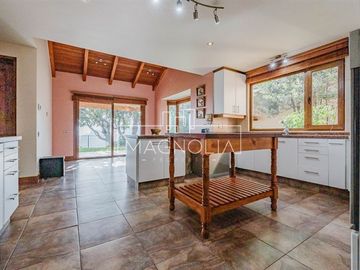 Casa en venta de 5 dorm. en Lo Barnechea