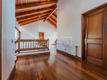 Casa en venta de 5 dorm. en Lo Barnechea