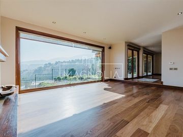 Casa en venta de 5 dorm. en Lo Barnechea