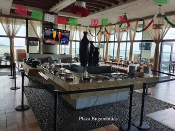 Casa con doble altura, jardin interior, cocina de ultralujo, paneles solares, gr