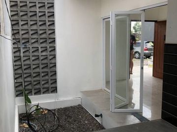 RUMAH BARU SIAP HUNI TANAH LUAS DEKAT UII