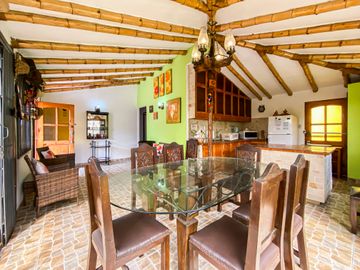 Casa De Campo Con Bungalows Para Inversion!!!!