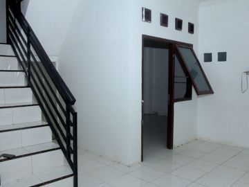Rumah bekas murah TAMAN FRAMBOSA VIDA BEKASI