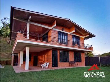 Casa campestre en parcelación, Morelia, Pereira