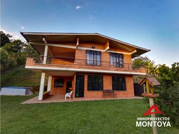 Casa campestre en parcelación, Morelia, Pereira