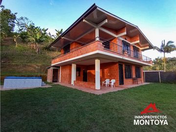 Casa campestre en parcelación, Morelia, Pereira