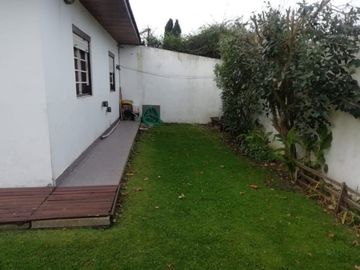 Chalet 4 ambientes en venta zona Estrada