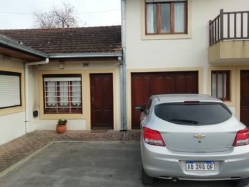Chalet 4 ambientes en venta zona Estrada