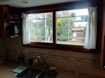 Chalet 4 ambientes en venta zona Estrada