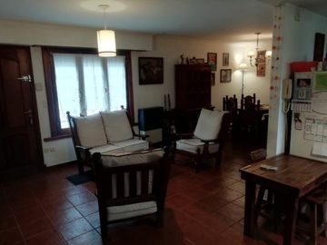 Chalet 4 ambientes en venta zona Estrada