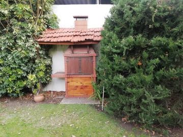 Chalet 4 ambientes en venta zona Estrada