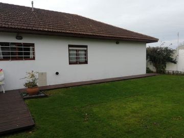 Chalet 4 ambientes en venta zona Estrada