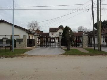 Chalet 4 ambientes en venta zona Estrada