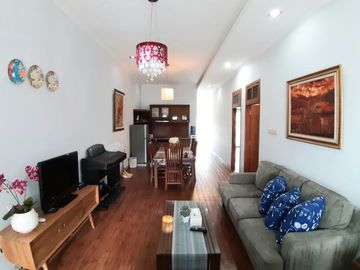 Rumah mewah full furnished dengan kolam renang pribadi di jln Damai