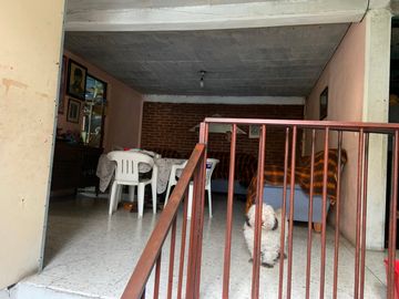 VENDO COMO TERRENO EN LAS AGUILAS AMPLIACION