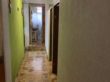 VENDO COMO TERRENO EN LAS AGUILAS AMPLIACION