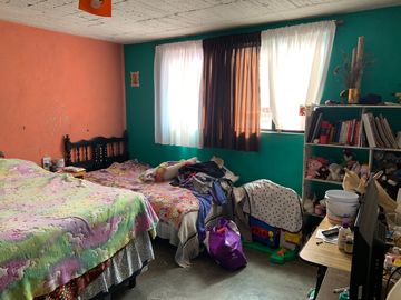 VENDO COMO TERRENO EN LAS AGUILAS AMPLIACION