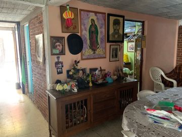 VENDO COMO TERRENO EN LAS AGUILAS AMPLIACION