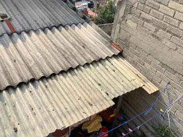 VENDO COMO TERRENO EN LAS AGUILAS AMPLIACION