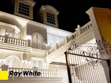 Murah Rumah Mewah 3 Lantai, Villa Royal, Pakuwon City