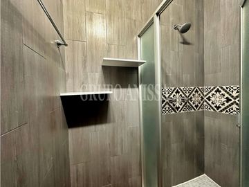 Se Vende Moderna Casa con Vistas y Piscina En Altos del Maria