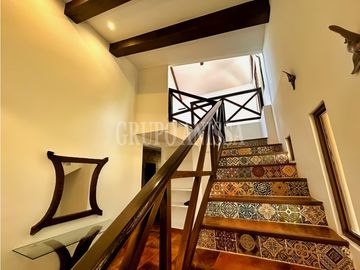 Se Vende Moderna Casa con Vistas y Piscina En Altos del Maria